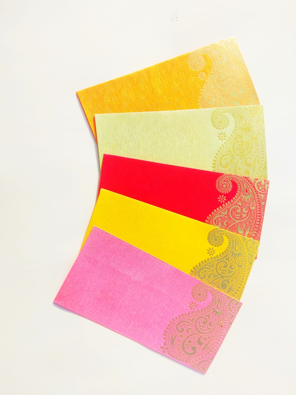 Parvenu Shagun India fancy kerry envelope. Pack of 25 pieces.