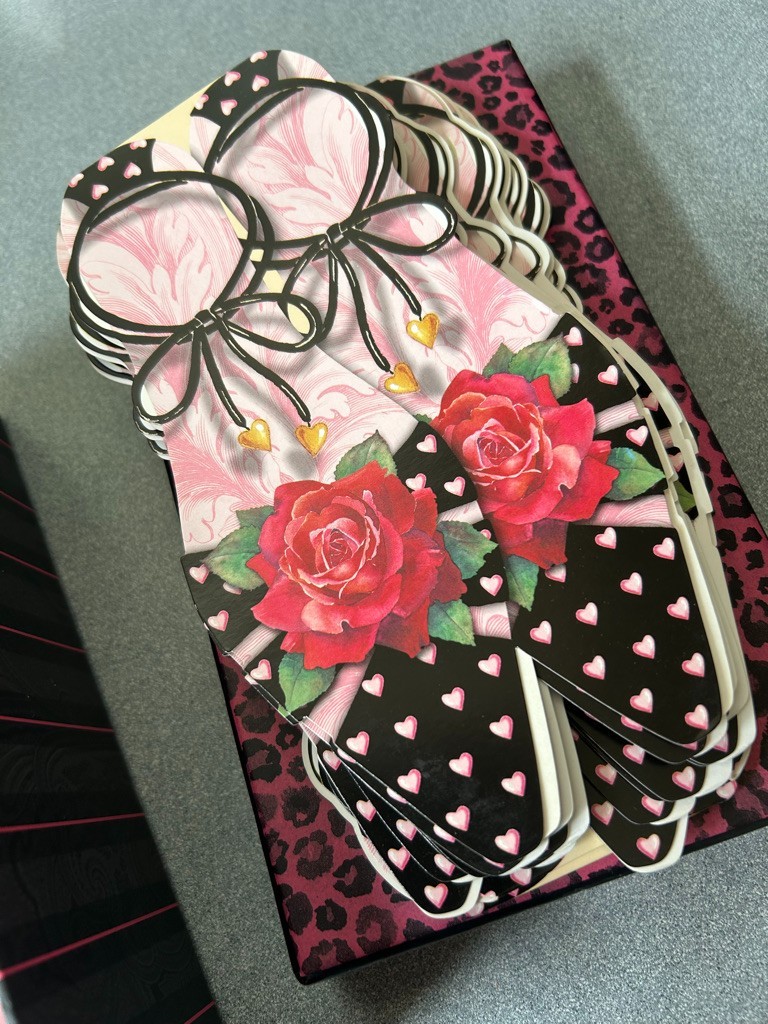 NEW 18 PUNCH COUTURE RED ROSE SHOE THEME BLANK NOTES/ENVELOPES PUNCH STUDIO