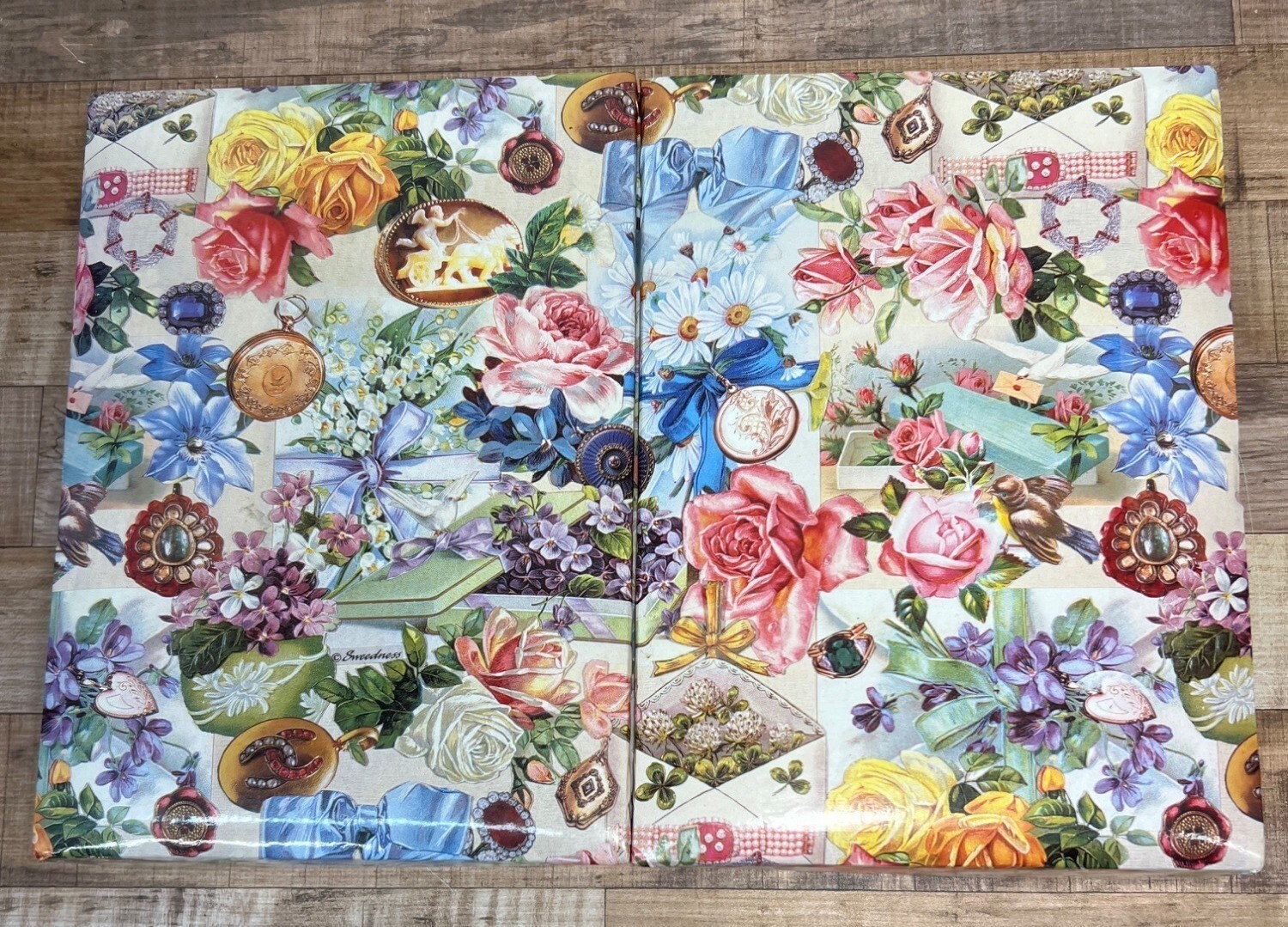 Floral Stationery Gift Box With 30 Blank Floral Cards & Matching Envelopes