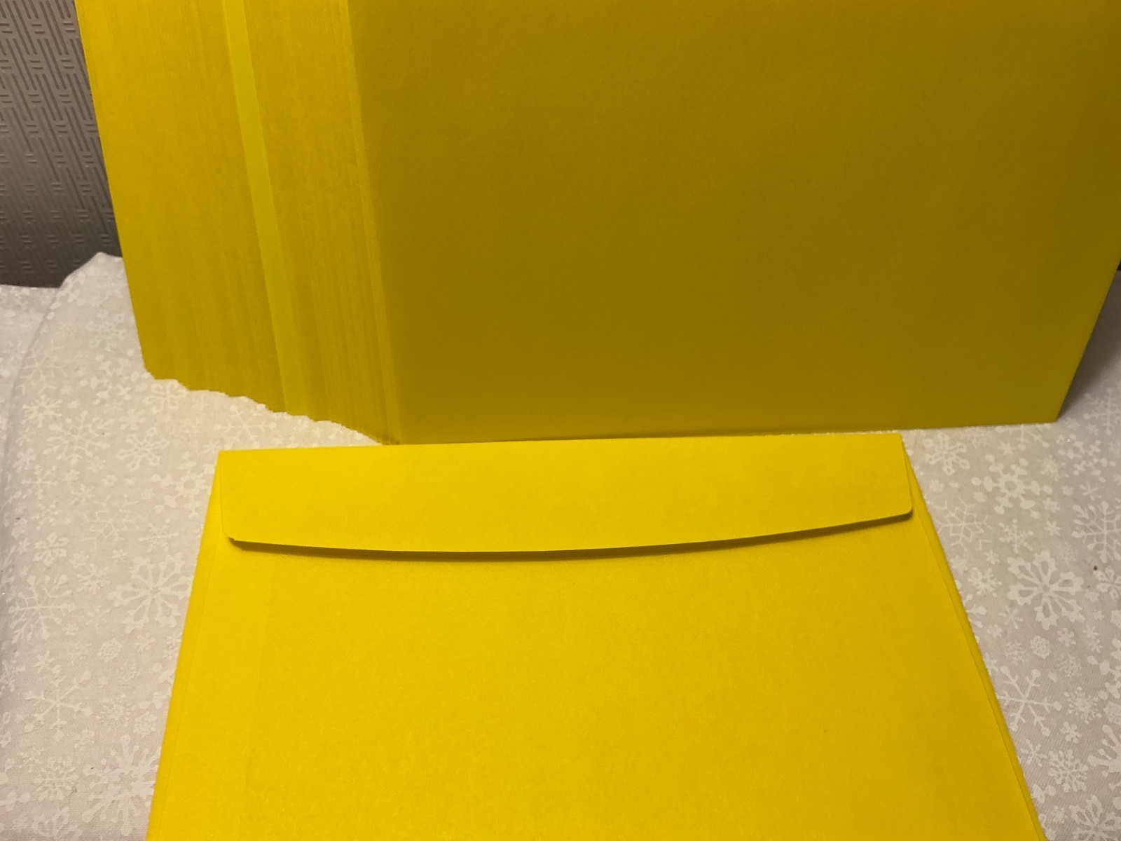 GREETING CARD AVANTI ENVELOPES NEW-LOT 40 COLOR YELLOW SIZE:7 INCHES BY 5 INCHES