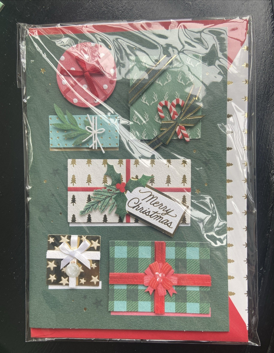 NIP HALLMARK Signature CHRISTMAS 3-D CARD, Multiple Presents Theme