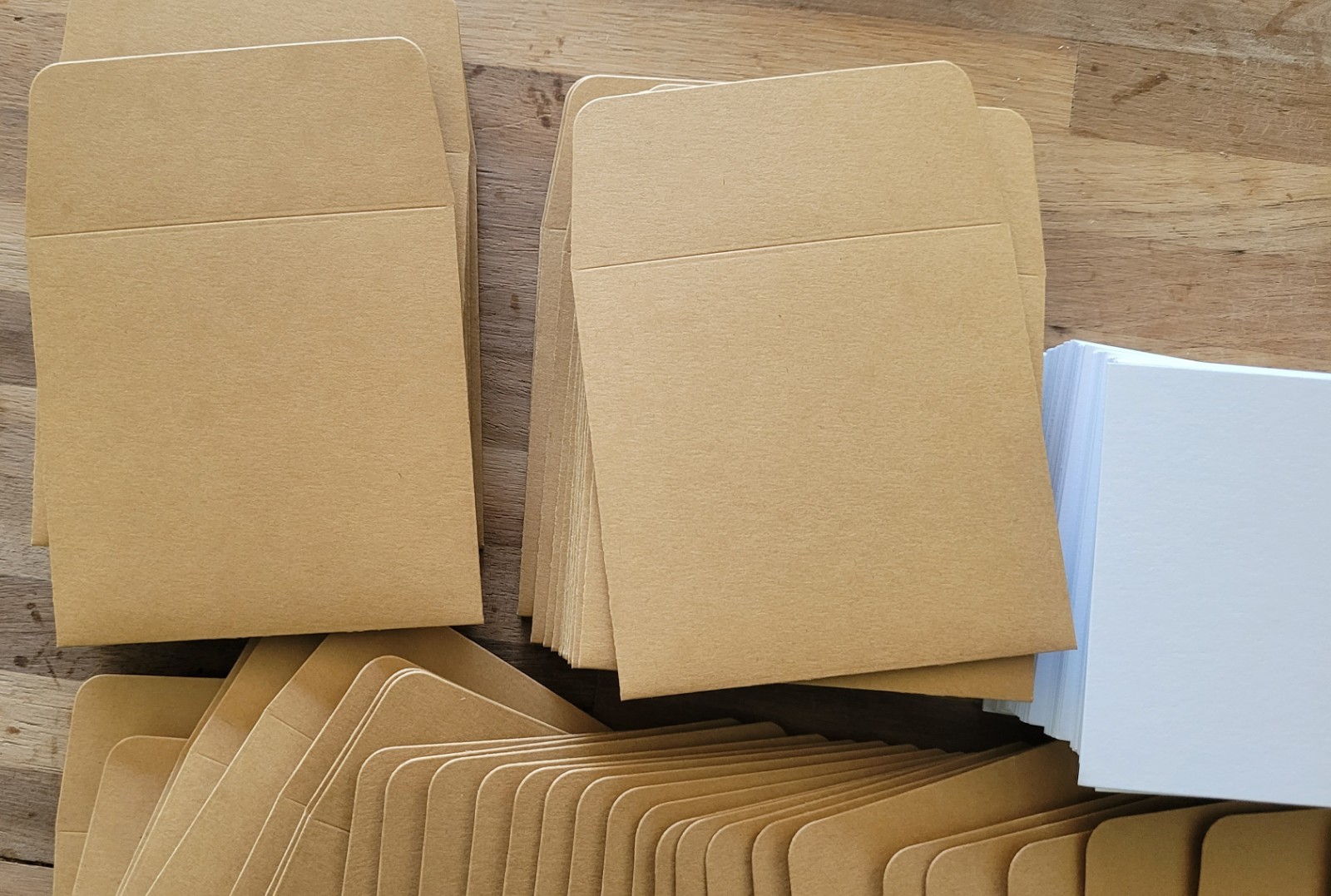 100 Huge Lot of 3×3 65lb Kraft envelopes with 100 Flat White Card Bulk Lot