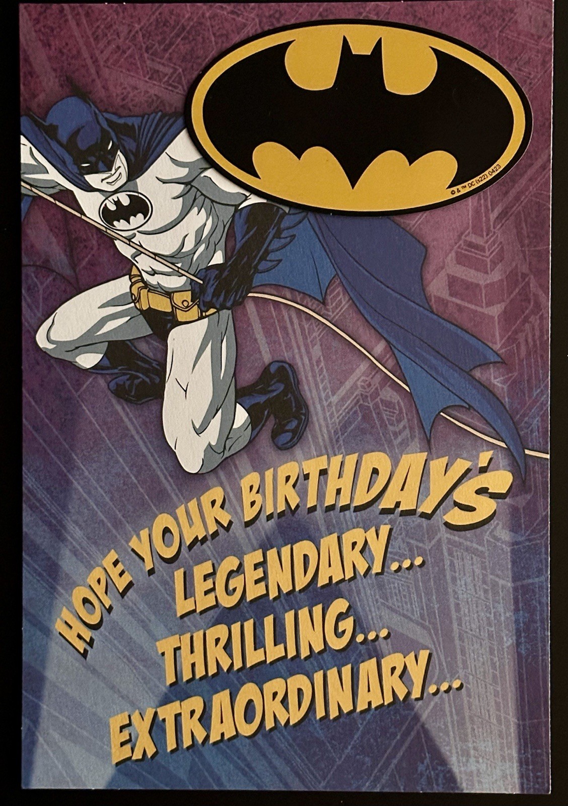 *** HAPPY BIRTHDAY GREETING CARD *** BATMAN THEME / BAT MAGNET INCLUDED / KIDS