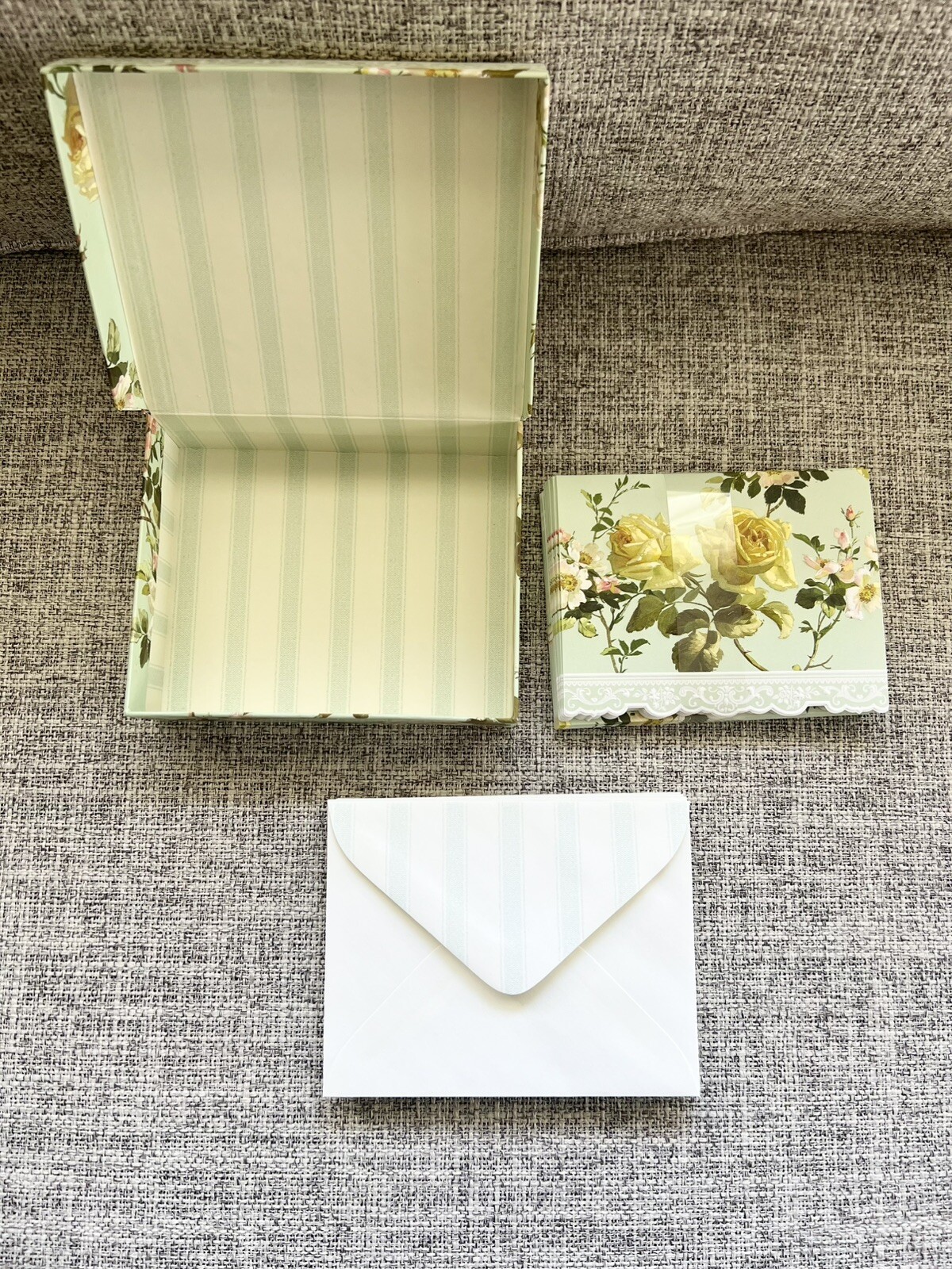 Carol Wilson Rose Garden Blank 8 Cards In Box Roses Flower Made USA Green