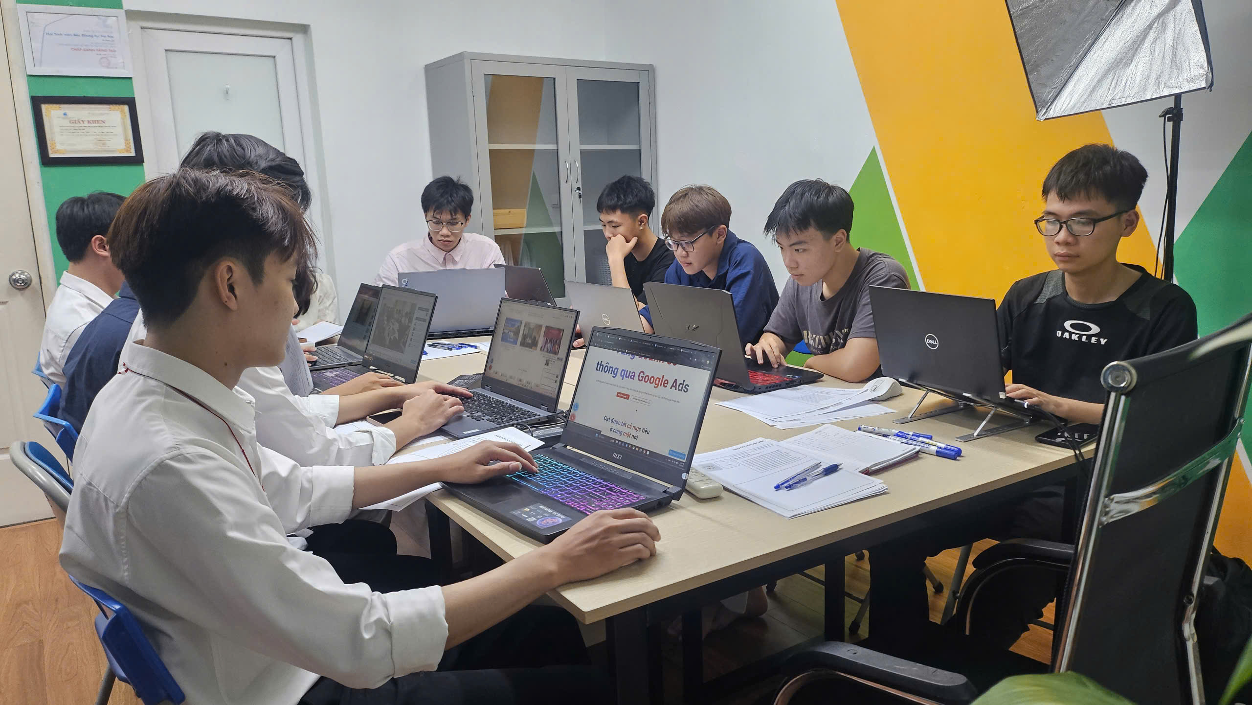 hoc vien hoc google ads tai gia lam